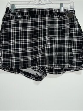 Haute Monde Black and White Plaid Skort Shorts